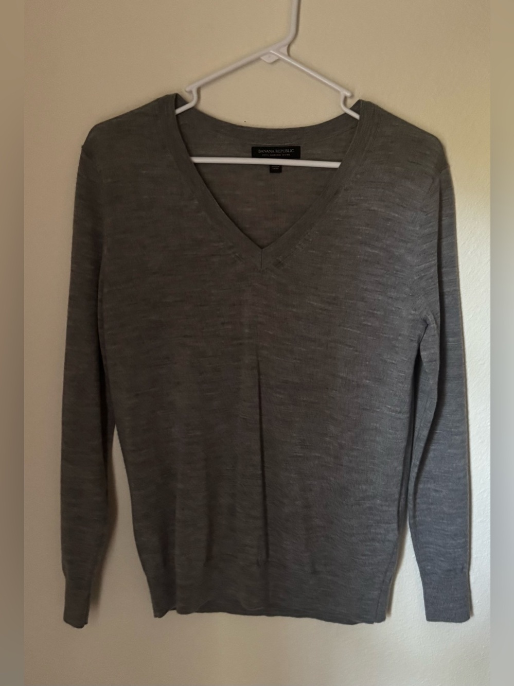 Banana Republic Women's Merino Wool Lightweight V-Neck Sweater Charcoal Gray XS